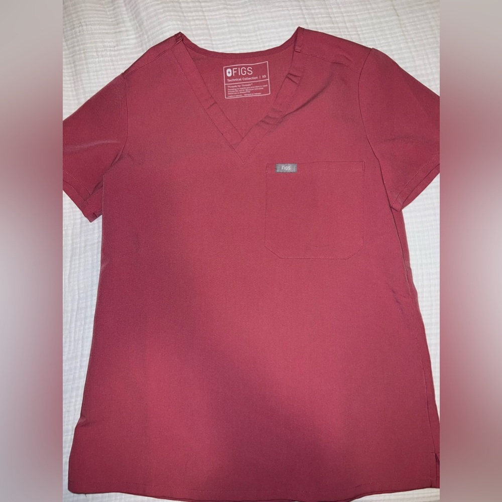 Figs single pocket scrub top
